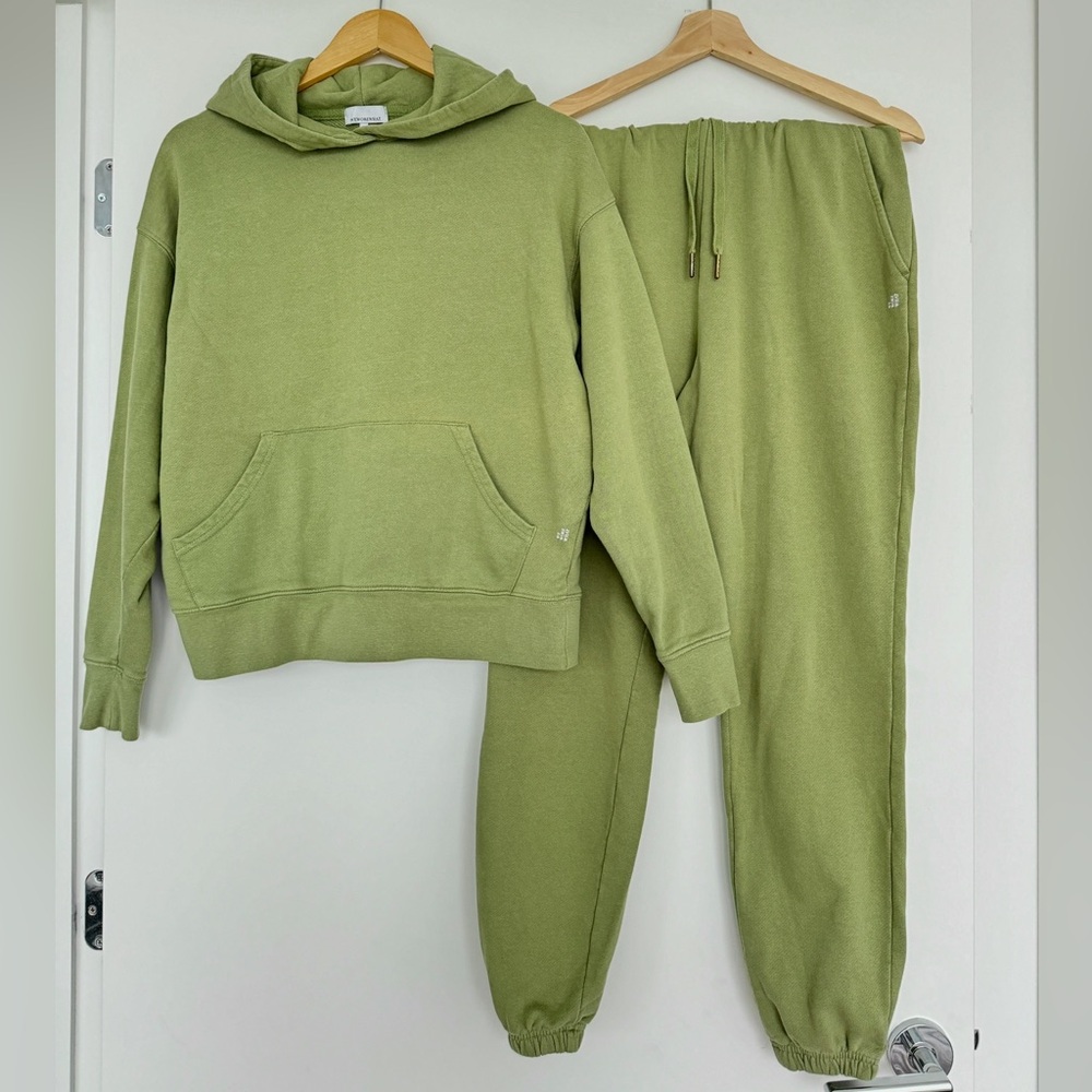 WeWoreWhat Two Piece Set Sweatpants and Hoodie Olive Green